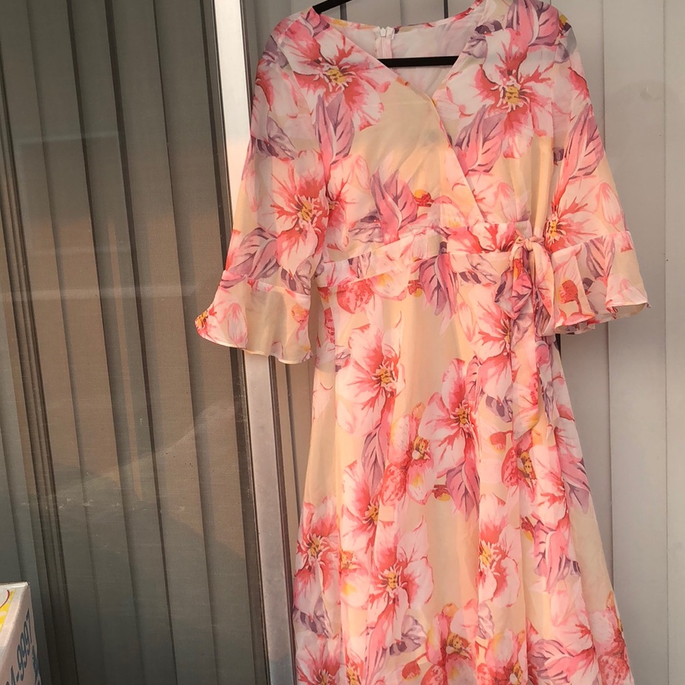 Style we floral wrap dress NWOT